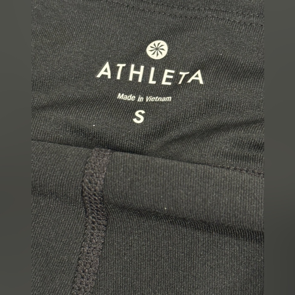 Athleta Be Free 2-in-1 Capri Skirt Leggings Small Black Running Yoga Wicking NWT - Picture 7 of 10